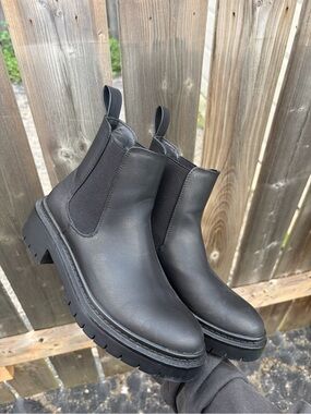 Steve Madden Black Leather Chukka Lug Boots